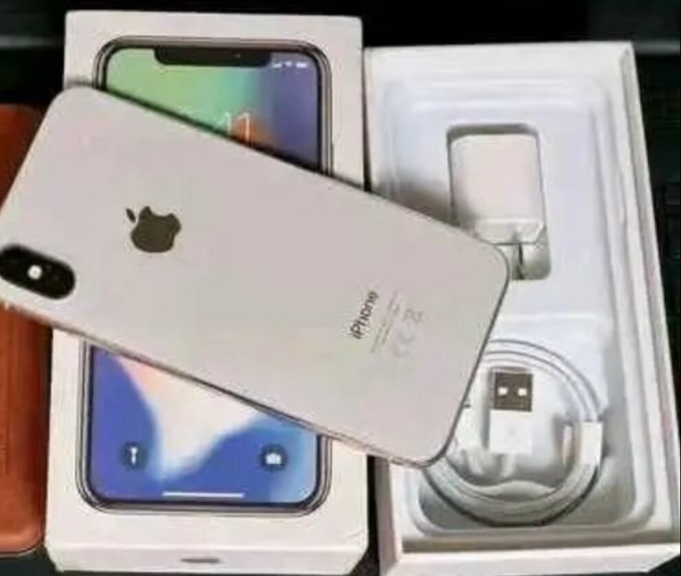 iPhone Xs avec accessoires