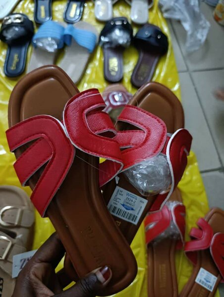 Sandales rouges élégantes