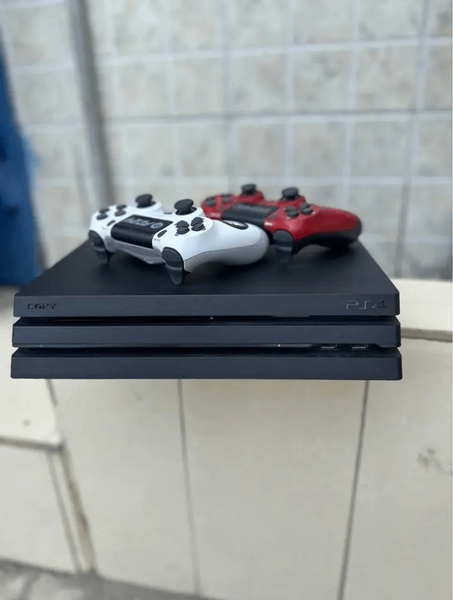 Console PS4 Pro + Manettes