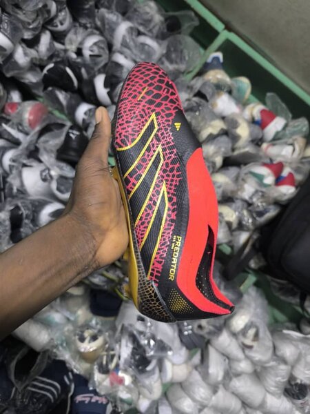 Chaussures de foot Adidas Predator