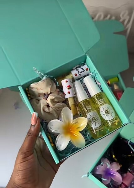 Boîte à beauté personnalisable avec fleurs