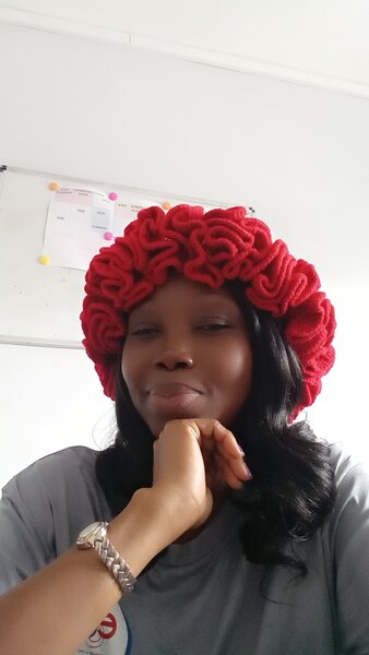 Chapeau ondulé crochet colorés