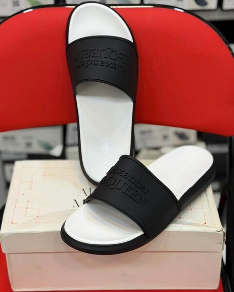 Claquettes blanches luxe