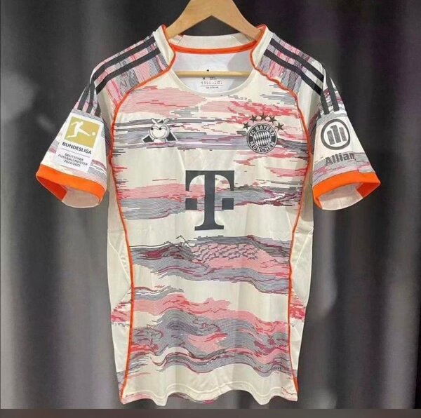 Maillots de football Nike et Adidas