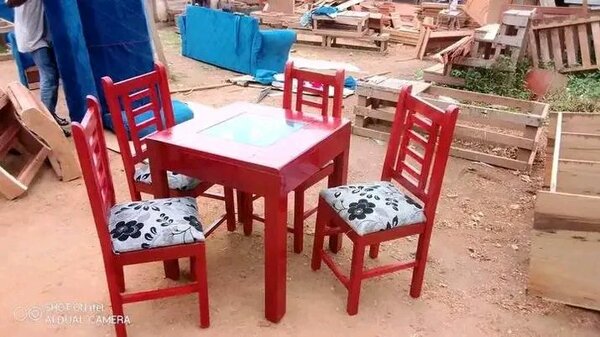 Ensemble table et chaises bois