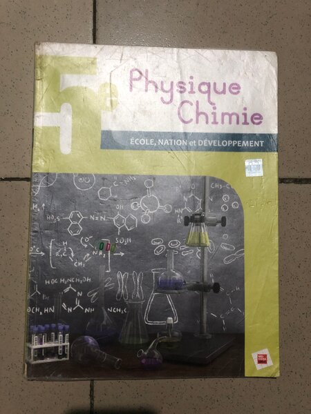 Livres scolaires variés