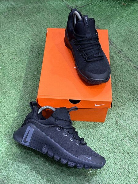Chaussures de sport noires Nike