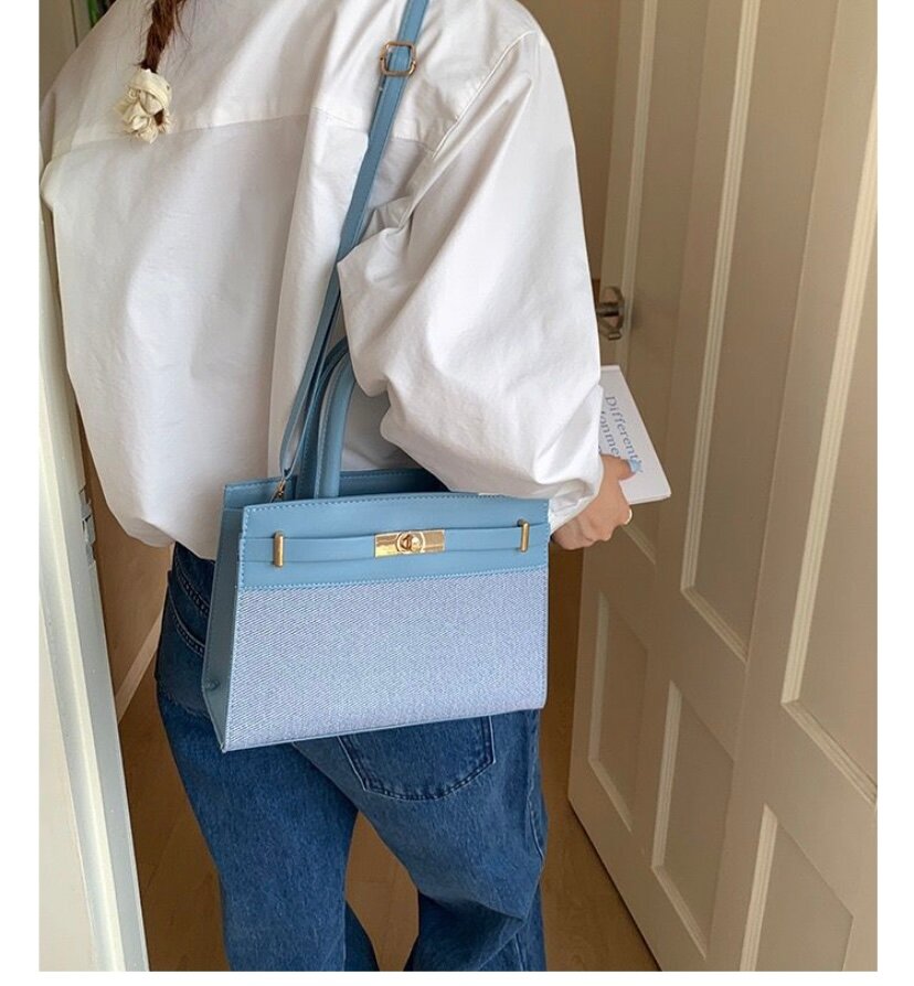 Sac à main bleu élégant