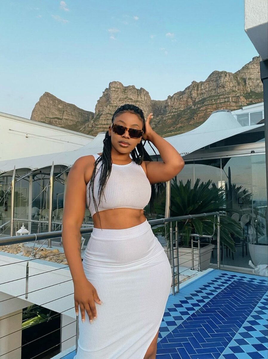 Robe moulante blanche tendance