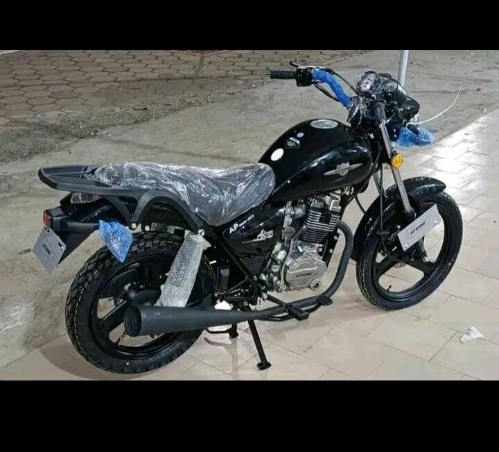 Moto noire neuve
