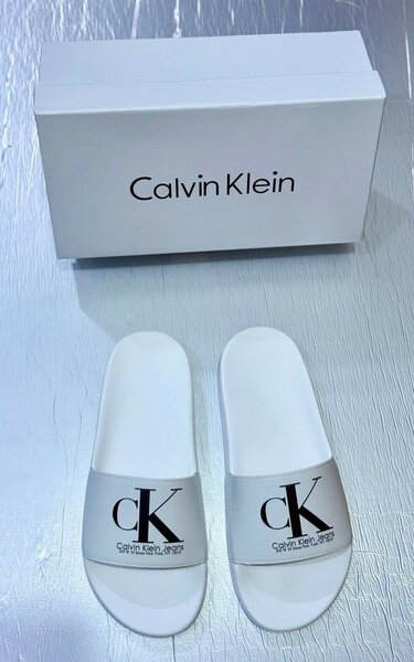 Claquettes élégantes