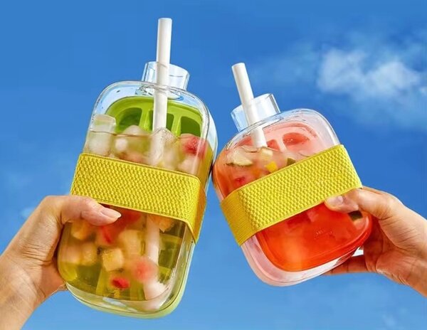 Moule à glaçons & gourde 2en1