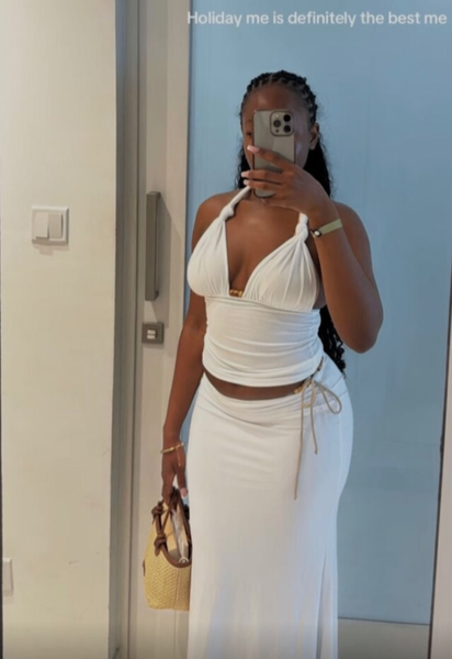 Robe de plage blanche élégante