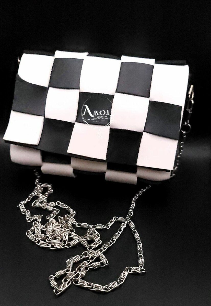 Kids bag with big chain black and white