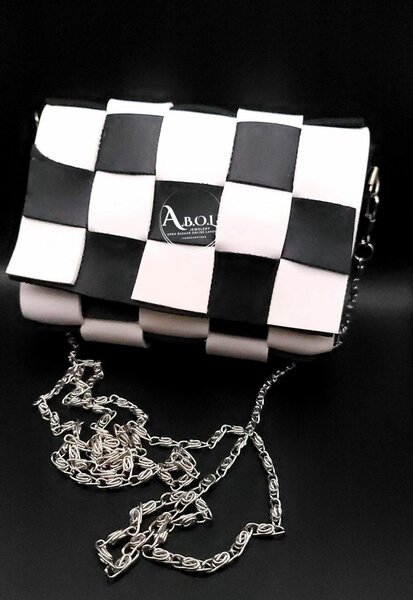 Kids bag with big chain black and white