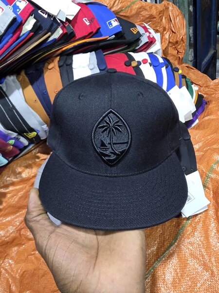 Casquette noire palmier