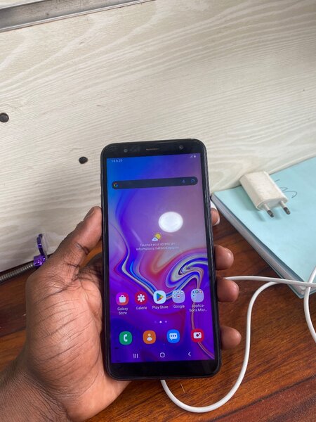 Samsung Galaxy J6 Smartphone