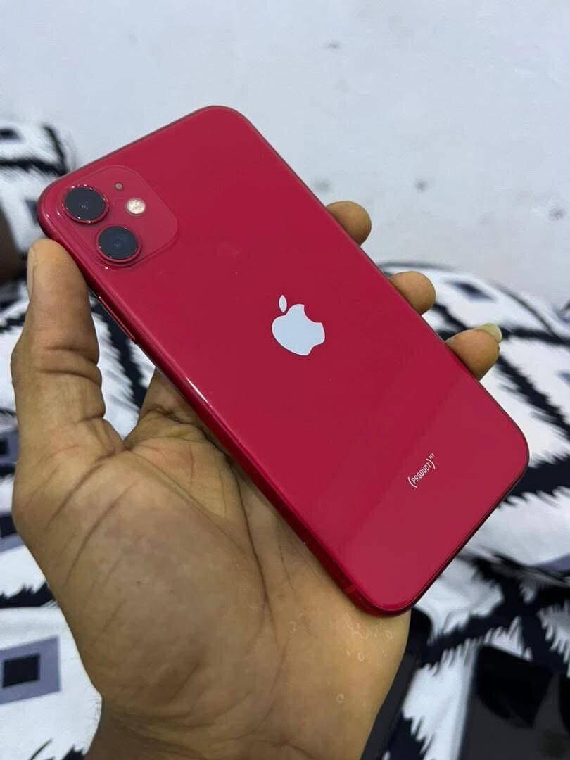 iPhone 11 64g quasi neuf écran changé, batterie 74 très prop