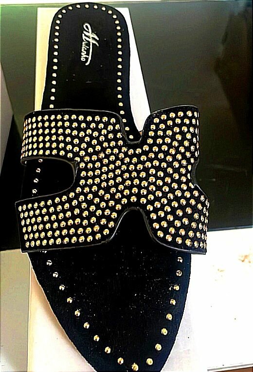 Tongs (Sandales pointure 39 disponible)