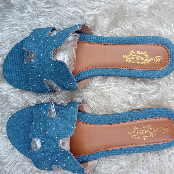 Mules en jean bleu avec strass