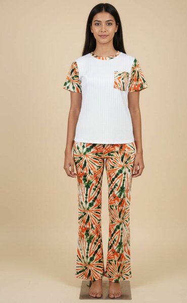 Le complet à motifs colorés