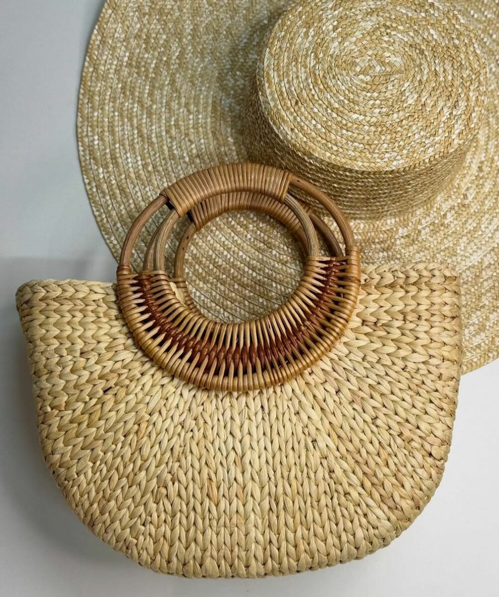 Шикарная сумочка из ротанга