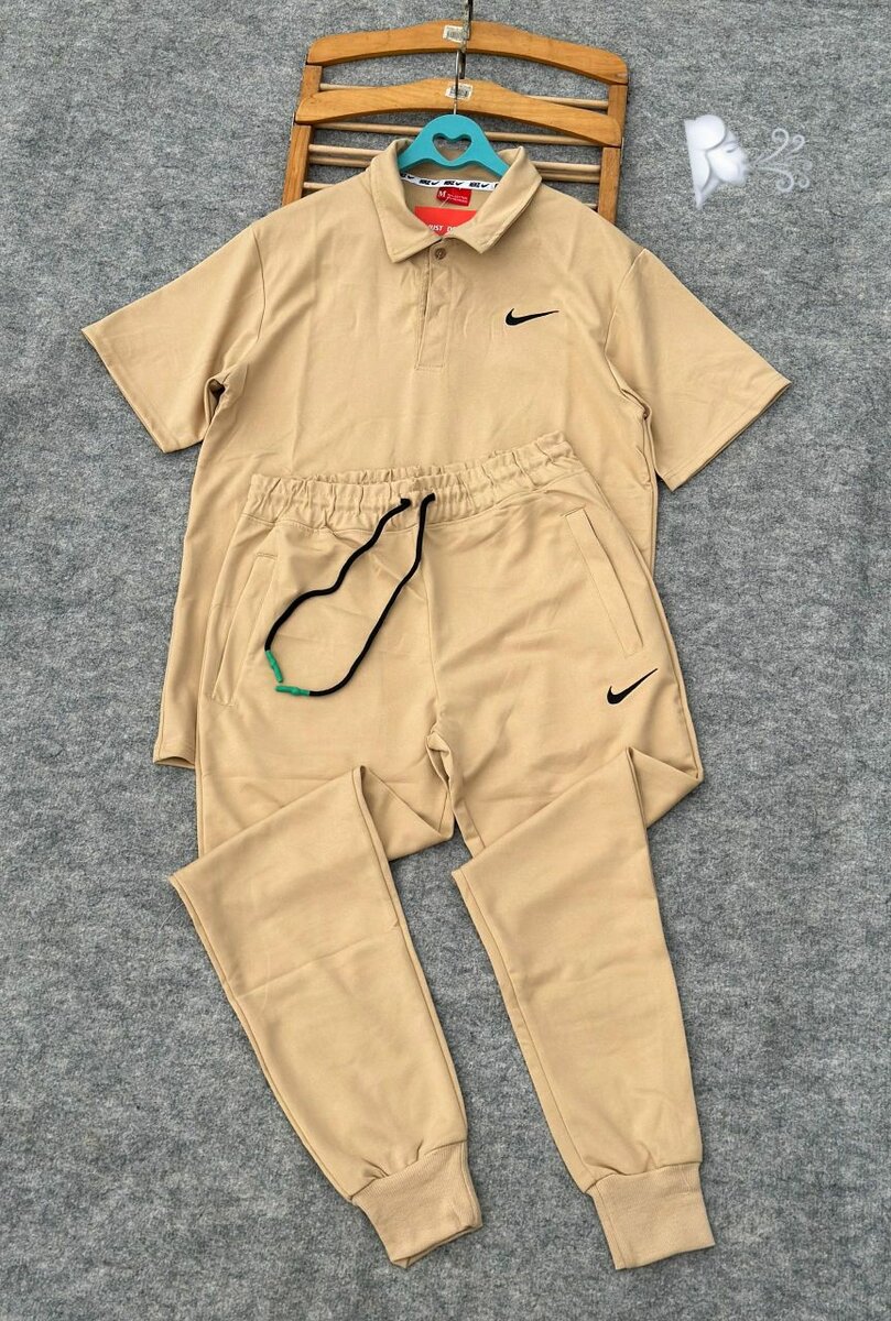 Complet NIKE authentiques