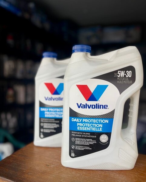 Valvoline 5W30  Engine Oil Imported from Canada