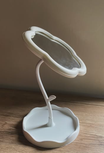 Flower shaped mirror