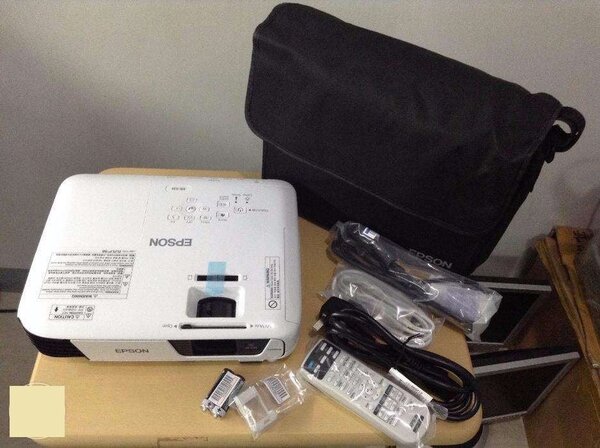 Projecteur EPSON CO-W01