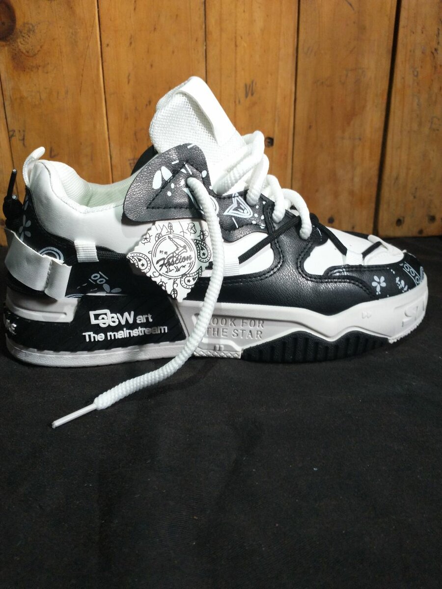 Baskets streetwear noir et blanc