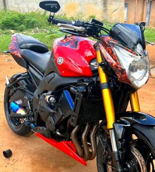 Moto Yamaha Rapide et Puissante