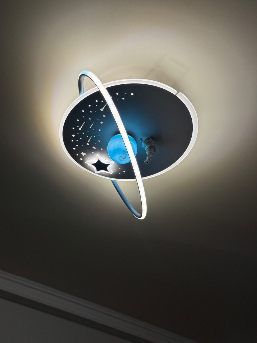 Люстра в детскую ( косманавты)