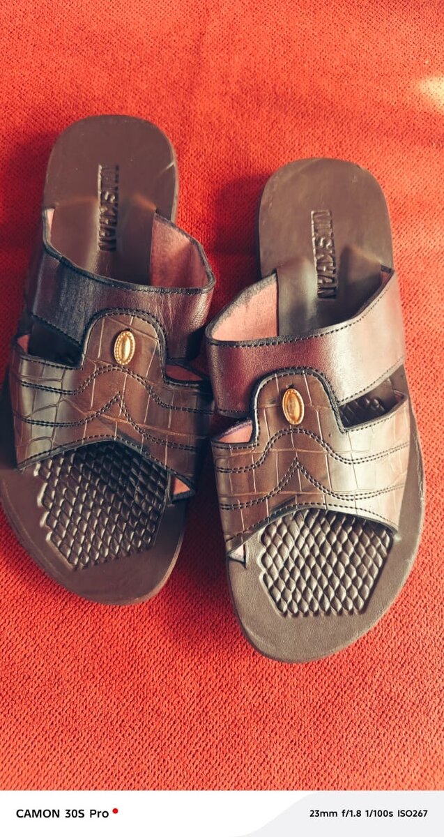 Sandales en cuir marron classiques