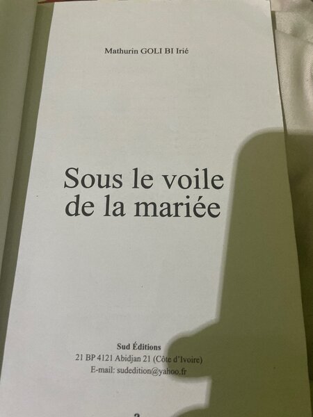 Sous le voile de la mariée