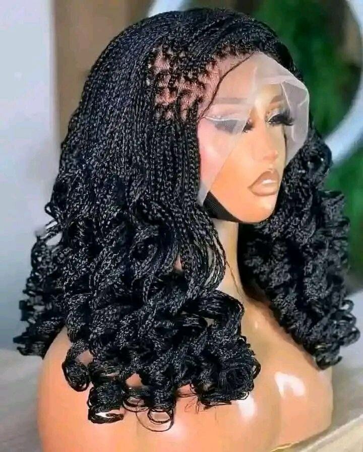 Perruque tressée bouclée