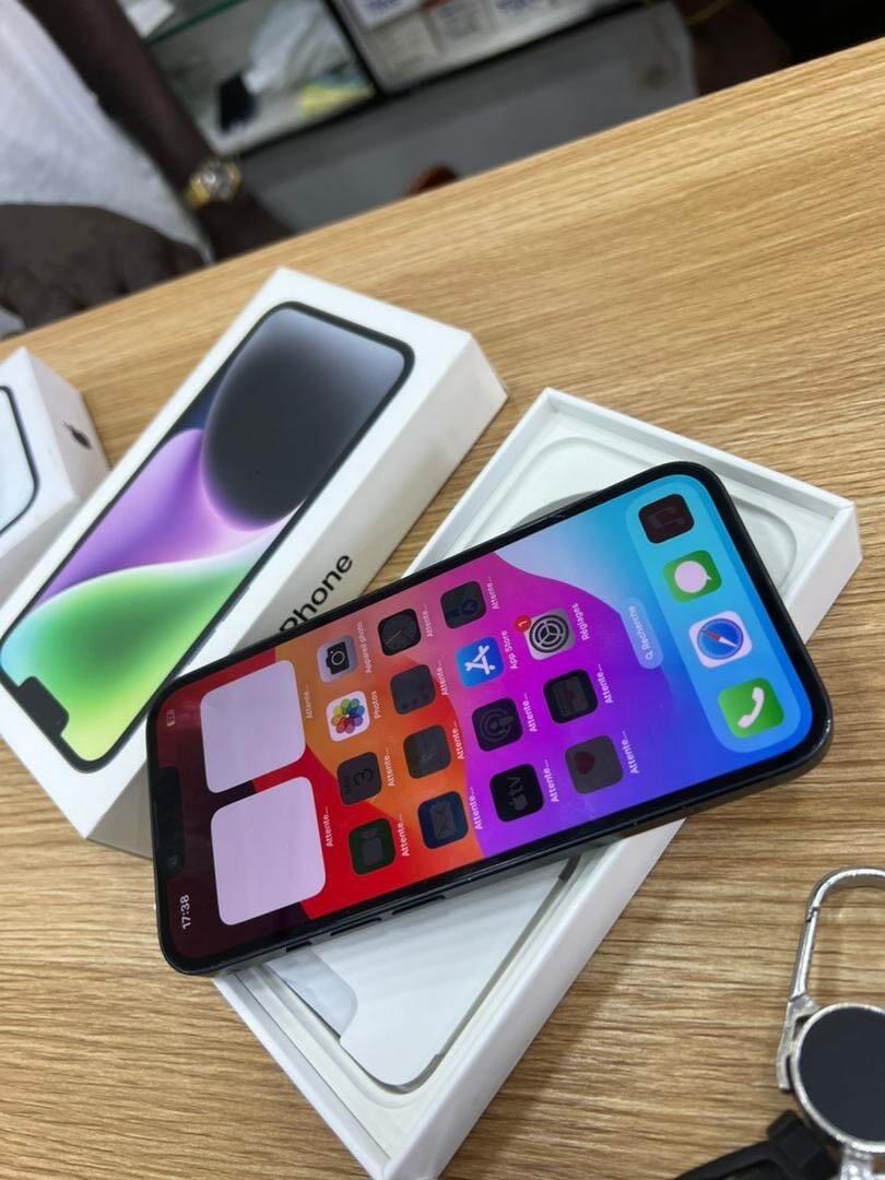 iPhone 14 simple 128giga propre  Batterie : 86%