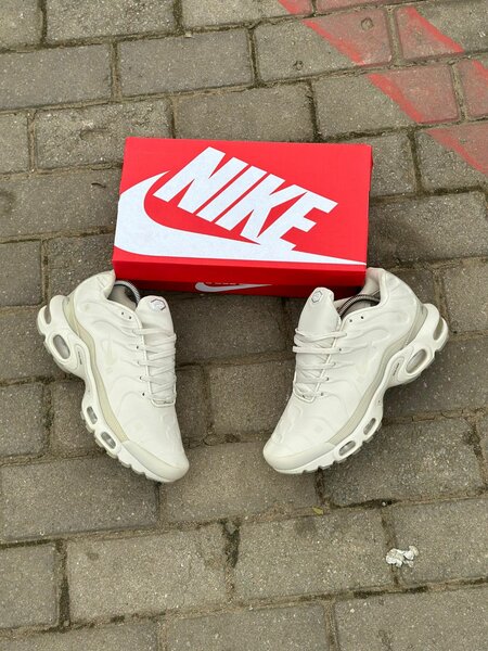 Chaussure NIKE TN