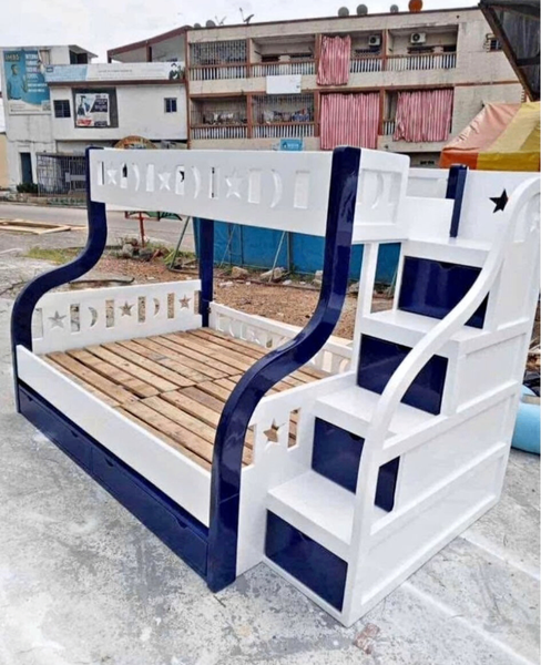 Lit enfant avec escaliers intégré