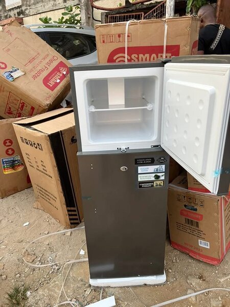 Réfrigérateur compact à double porte