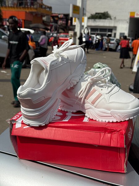 Baskets de sport blanches tendance