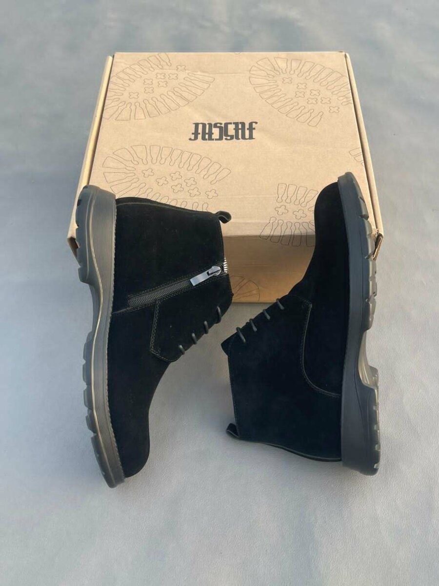 Bottes noires en daim élégantes