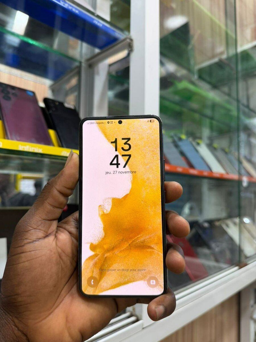 Samsung S22 2nd main