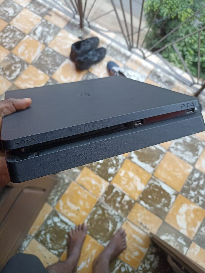 PS4 SLIM ( cracké)