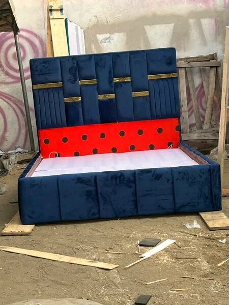 Lit capitonné élégant