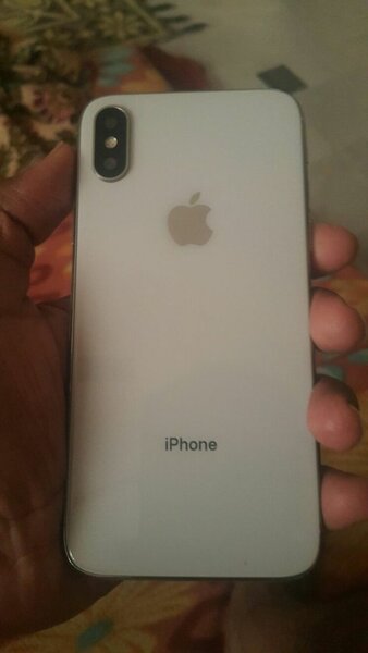 iPhone X argenté 64Go