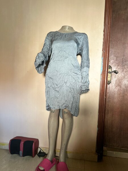 Robe Grise Élégante Manche Longue