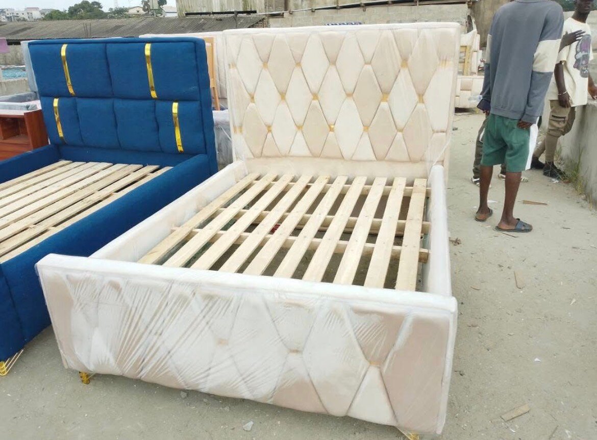 Lit design capitonné luxe