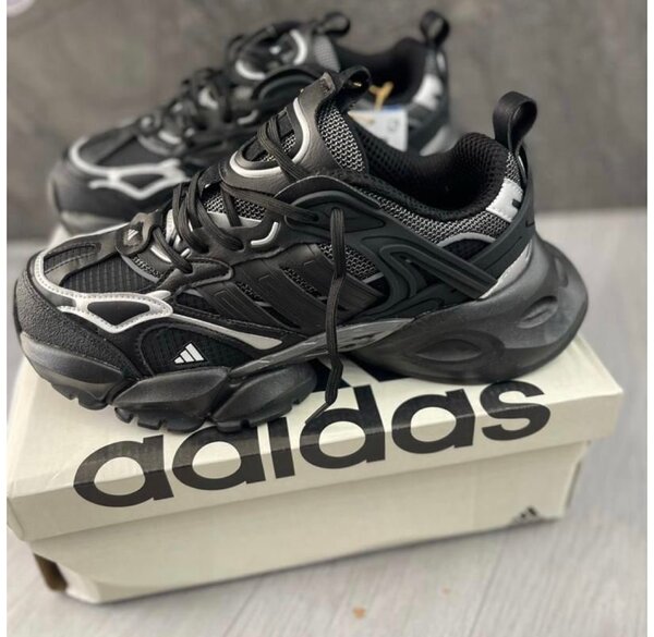 Baskets Adidas futuristes