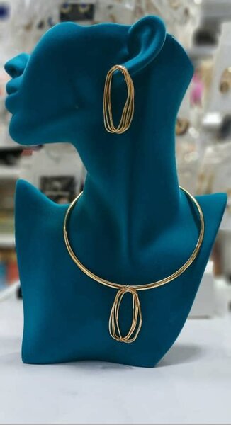 Choker necklace & earrings